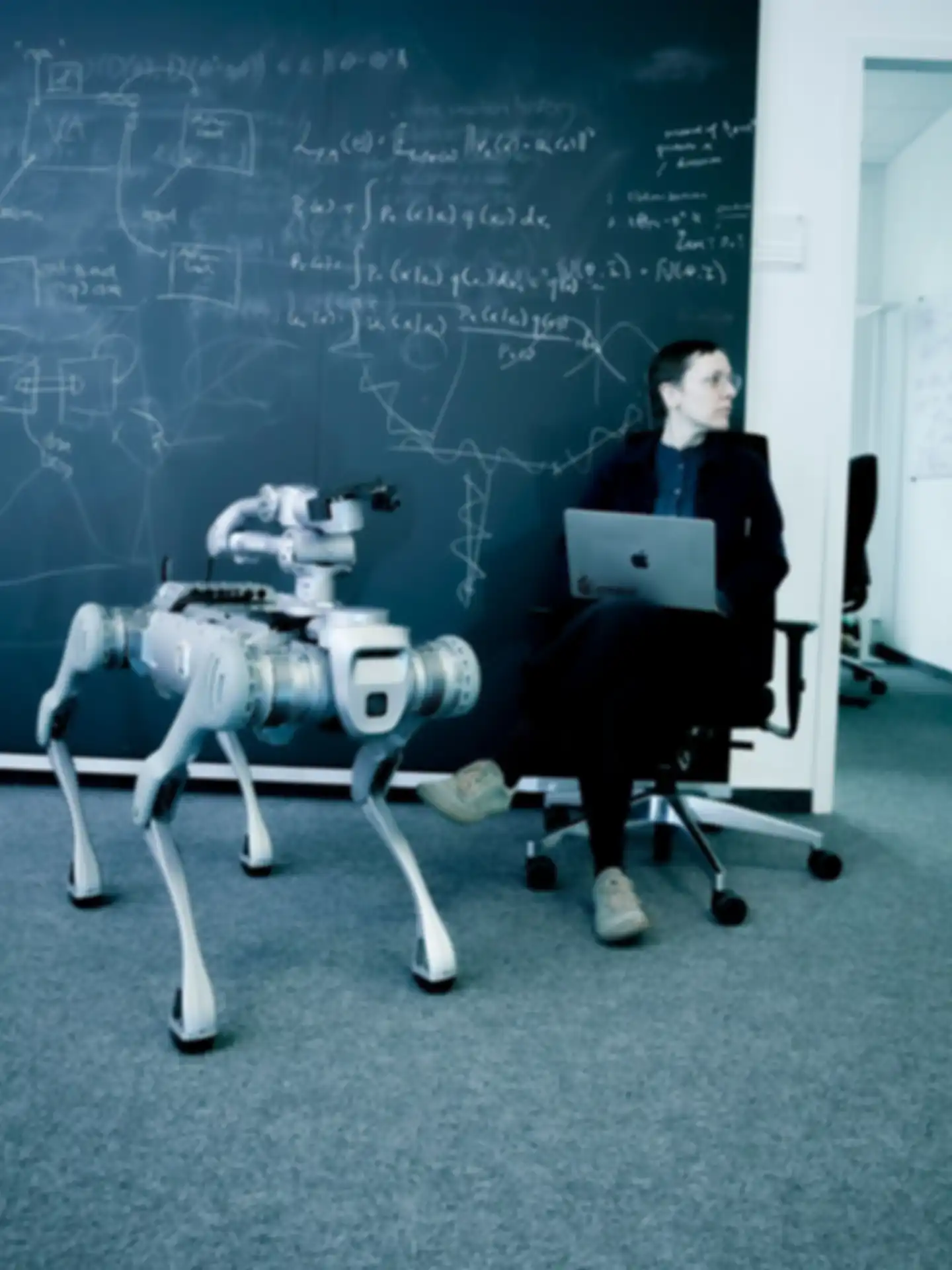 Maike Kaufmann und der Polybot-Prototyp